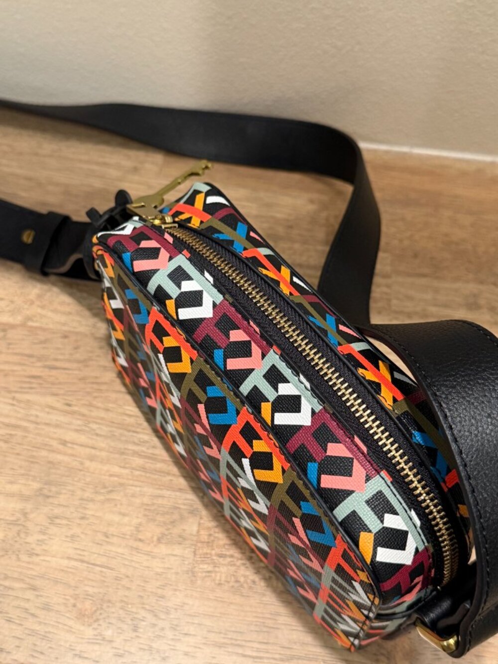 Fossil Leather Geometric Crossbody Bag Multicolor Key Charm - Picture 3 of 9
